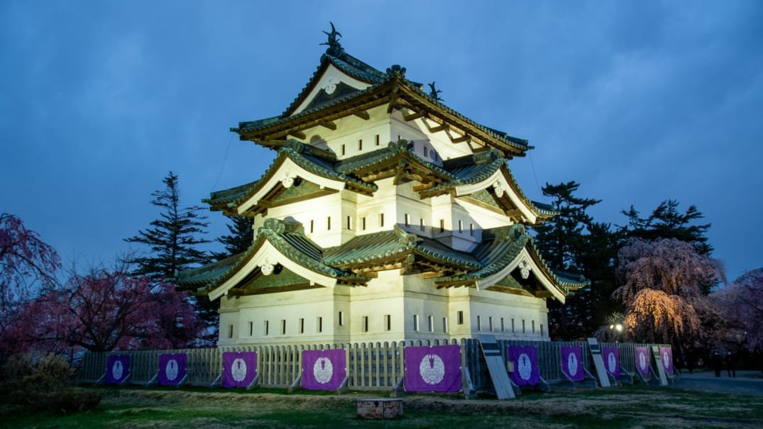 Hirosaki Castle – A tale of two seasons